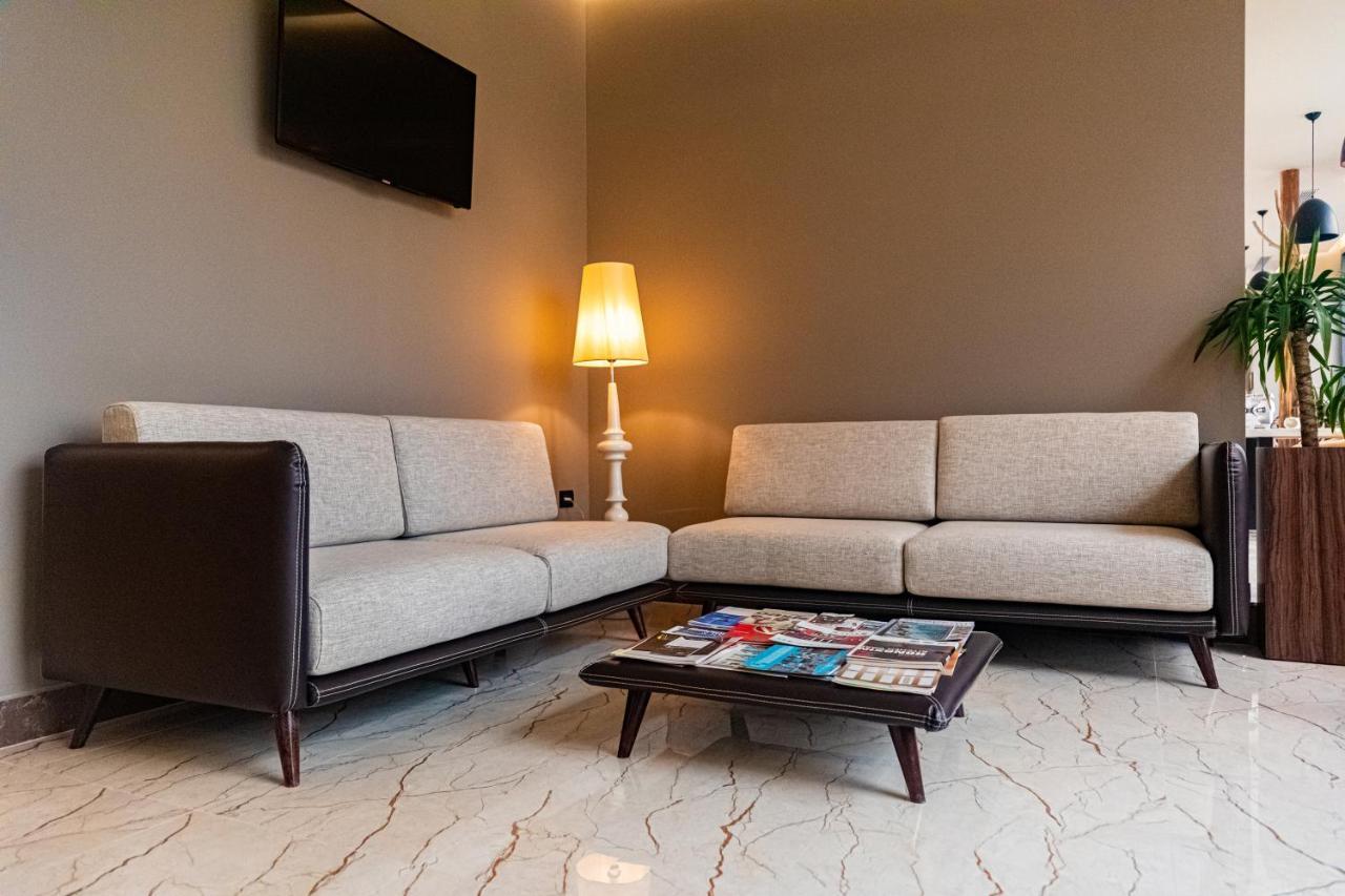 Kraal Hotel Vlorë 外观 照片