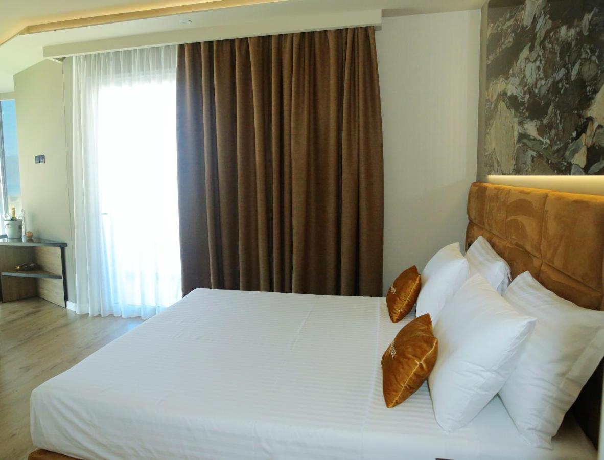 Kraal Hotel Vlorë 外观 照片