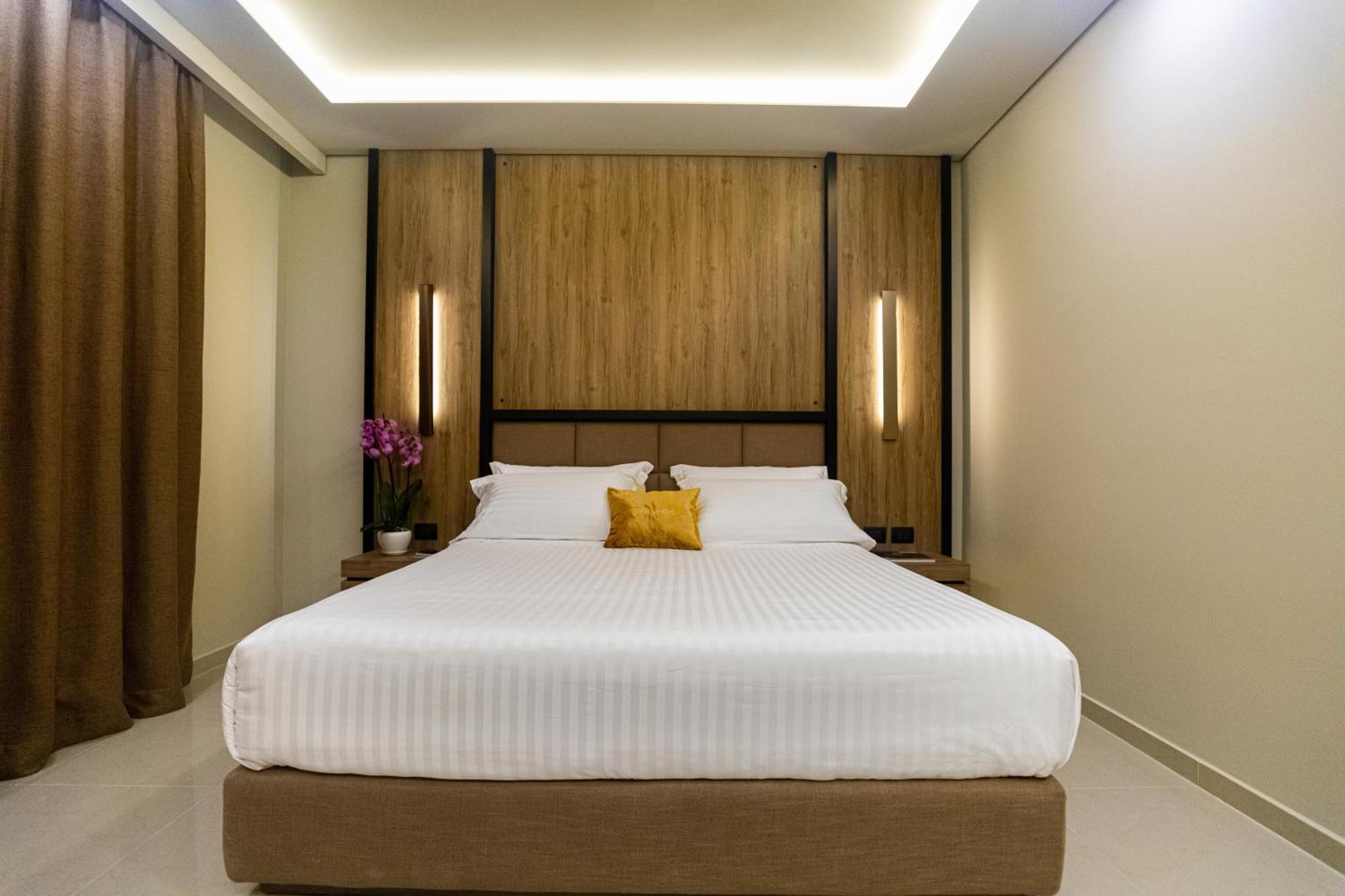Kraal Hotel Vlorë 外观 照片